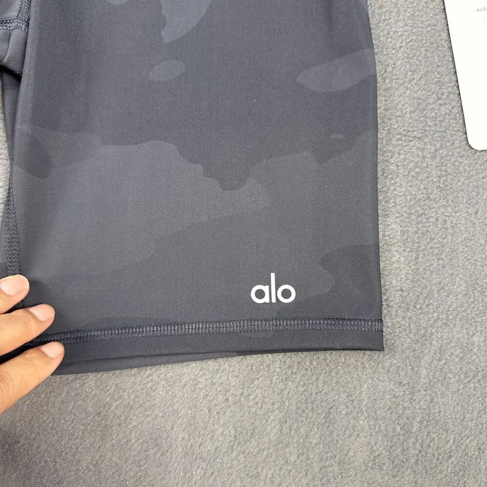 ALO Yoga Size XS Black Camo High Waist Compression Stretch Biker Shorts Womens